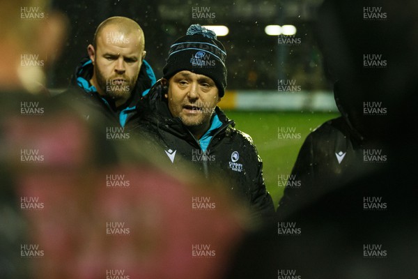 010124 - Ospreys v Cardiff Rugby - United Rugby Championship - Cardiff head coach Matt Sherratt speaks to his team at the end of the match