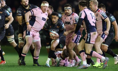 010126 - Ospreys v Cardiff Rugby, United Rugby Championship - Keelan Giles of Ospreys looks to break away