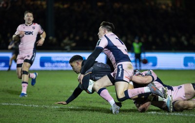 010126 - Ospreys v Cardiff Rugby, United Rugby Championship - Keelan Giles of Ospreys powers over to score try