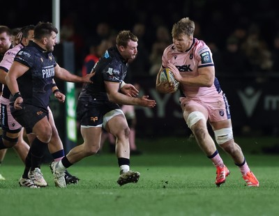 010126 - Ospreys v Cardiff Rugby, United Rugby Championship - Josh McNally of Cardiff Rugby takes on Dewi Lake of Ospreys