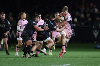 010126 - Ospreys v Cardiff Rugby, United Rugby Championship - Josh McNally of Cardiff Rugby takes on Dewi Lake of Ospreys