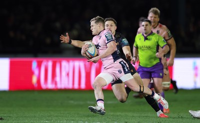 010126 - Ospreys v Cardiff Rugby, United Rugby Championship - Aled Davies of Cardiff Rugby takes on Max Nagy of Ospreys
