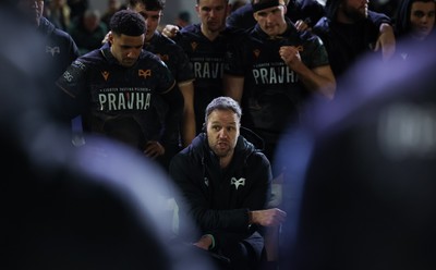 010126 - Ospreys v Cardiff Rugby, United Rugby Championship - Ospreys head coach Mark Jones speaks to the players at the end of the match