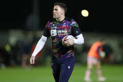 010126 - Ospreys v Cardiff Rugby - United Rugby Championship - Mason Grady of Cardiff warms up