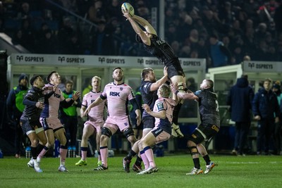 010126 - Ospreys v Cardiff Rugby - United Rugby Championship - Ryan Smith of Ospreys takes the ball from the kick off