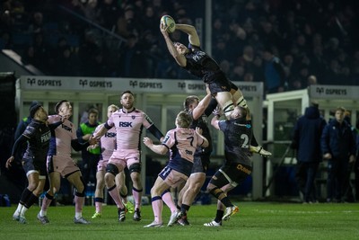 010126 - Ospreys v Cardiff Rugby - United Rugby Championship - Ryan Smith of Ospreys takes the ball from the kick off