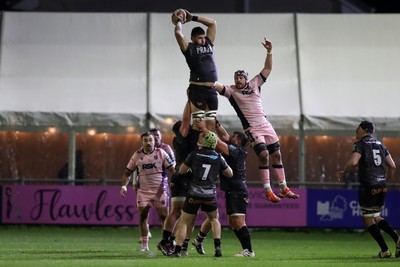 010126 - Ospreys v Cardiff Rugby - United Rugby Championship - Rhys Davies of Ospreys wins a line out
