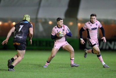 010126 - Ospreys v Cardiff Rugby - United Rugby Championship - Callum Sheedy of Cardiff Rugby looks for a way past Harri Deaves of Ospreys 