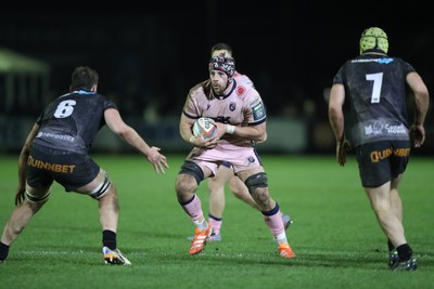 010126 - Ospreys v Cardiff Rugby - United Rugby Championship - Alun Lawrence of Cardiff Rugby looks for a gap between James Ratti and Harri Deaves of Ospreys 