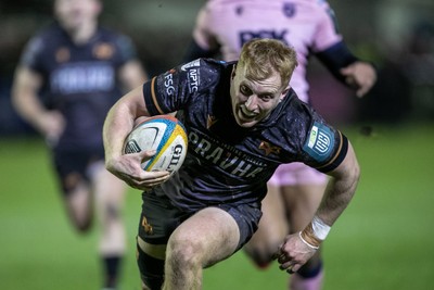 010126 - Ospreys v Cardiff Rugby - United Rugby Championship - Iestyn Hopkins of Ospreys races in to score a try