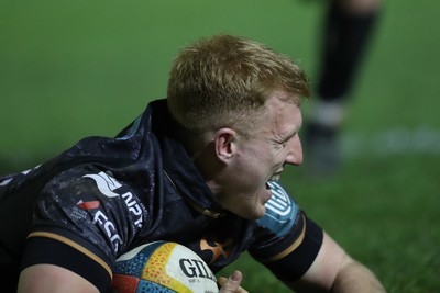 010126 - Ospreys v Cardiff Rugby - United Rugby Championship - Iestyn Hopkins of Ospreys races in to score a try