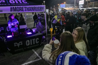010126 - Ospreys v Cardiff Rugby - United Rugby Championship - Josh Navidi plays a half time DJ set