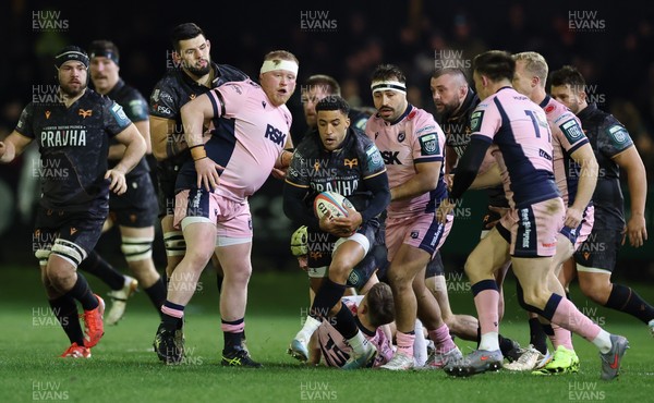 010126 - Ospreys v Cardiff Rugby, United Rugby Championship - Keelan Giles of Ospreys looks to break away