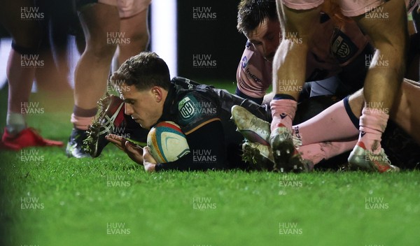 010126 - Ospreys v Cardiff Rugby, United Rugby Championship - Kieran Hardy of Ospreys scores the second try
