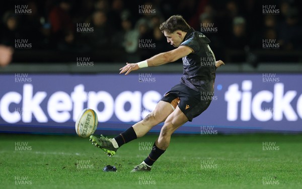 010126 - Ospreys v Cardiff Rugby, United Rugby Championship - Dan Edwards of Ospreys kicks a conversion