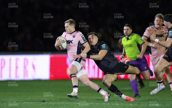 010126 - Ospreys v Cardiff Rugby, United Rugby Championship - Aled Davies of Cardiff Rugby takes on Max Nagy of Ospreys