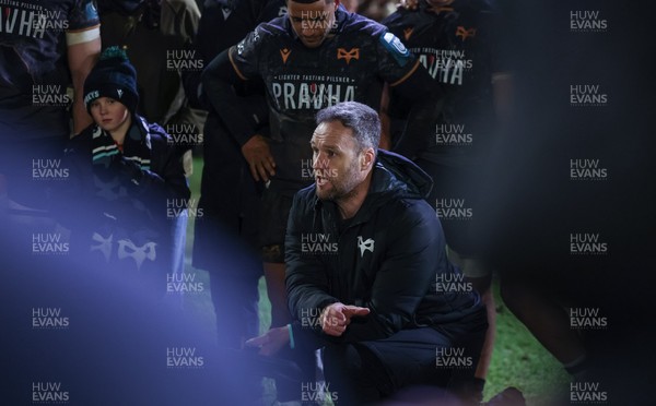 010126 - Ospreys v Cardiff Rugby, United Rugby Championship - Ospreys head coach Mark Jones speaks to the players at the end of the match