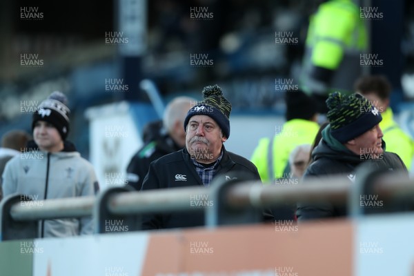 010126 - Ospreys v Cardiff Rugby - United Rugby Championship - Ospreys fans arrive at the Brewery Field
