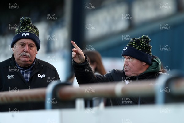 010126 - Ospreys v Cardiff Rugby - United Rugby Championship - Ospreys fans arrive at the Brewery Field