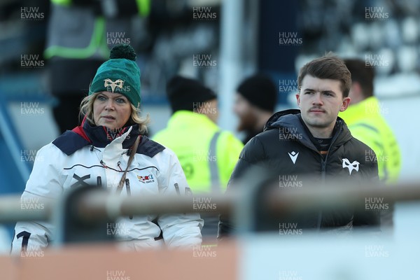 010126 - Ospreys v Cardiff Rugby - United Rugby Championship - Ospreys fans arrive at the Brewery Field