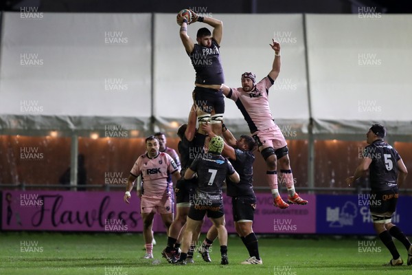 010126 - Ospreys v Cardiff Rugby - United Rugby Championship - Rhys Davies of Ospreys wins a line out