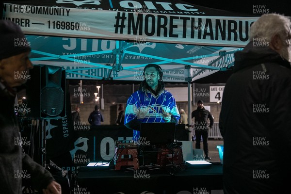 010126 - Ospreys v Cardiff Rugby - United Rugby Championship - Josh Navidi plays a half time DJ set