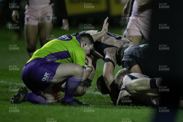 010126 - Ospreys v Cardiff Rugby - United Rugby Championship - Referee Adam Jones has a close view of Sam Parry of Ospreys try