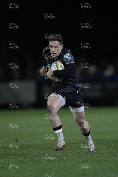 010126 - Ospreys v Cardiff Rugby - United Rugby Championship - Kieran Hardy of Ospreys breaks to score a try