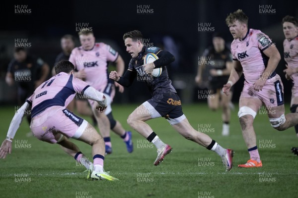 010126 - Ospreys v Cardiff Rugby - United Rugby Championship - Kieran Hardy of Ospreys breaks to score a try