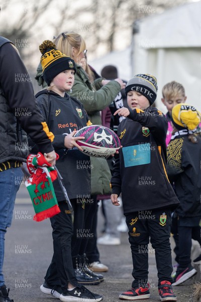 010126 - Ospreys v Cardiff Rugby - United Rugby Championship - Fans