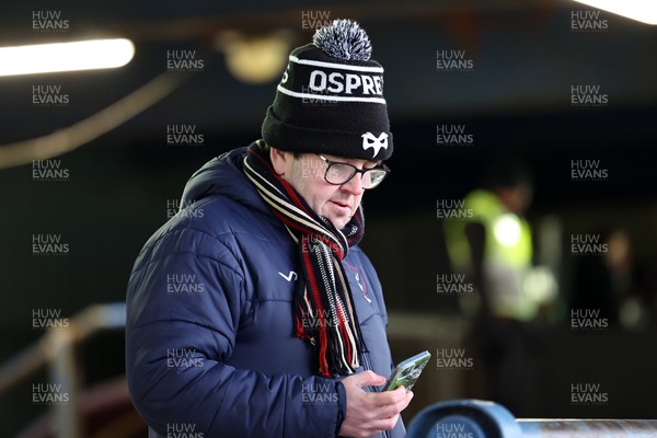 010126 - Ospreys v Cardiff Rugby - United Rugby Championship - Fans