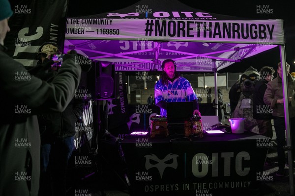 010126 - Ospreys v Cardiff Rugby - United Rugby Championship - Josh Navidi plays a half time DJ set