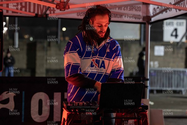 010126 - Ospreys v Cardiff Rugby - United Rugby Championship - Josh Navidi plays a half time DJ set