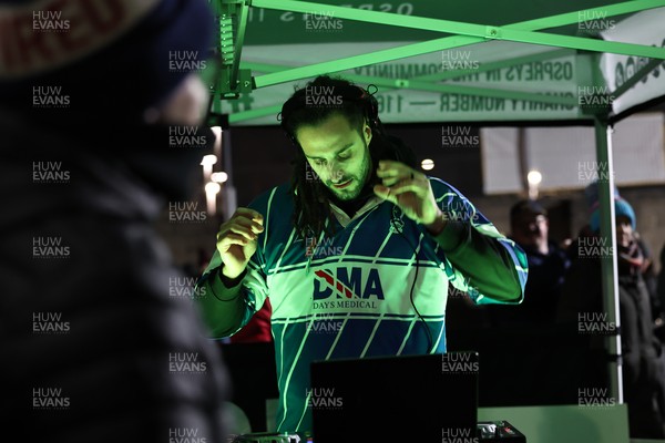 010126 - Ospreys v Cardiff Rugby - United Rugby Championship - Josh Navidi plays a half time DJ set