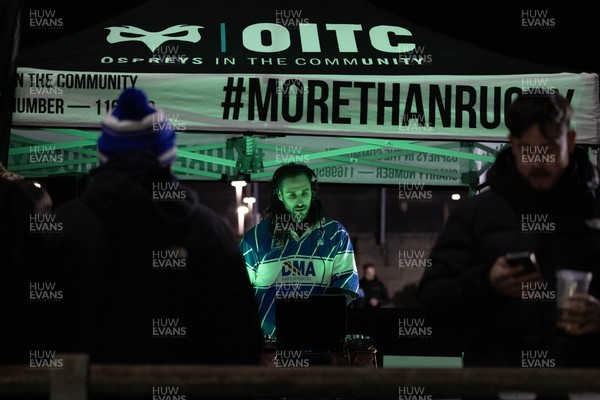 010126 - Ospreys v Cardiff Rugby - United Rugby Championship - Josh Navidi plays a half time DJ set