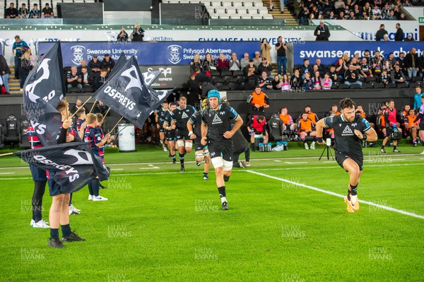061023 - Ospreys v Cardiff Rugby - Preseason Friendly - Justin Tipuric leads his team out past the flag bearers
