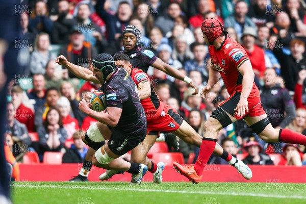 190425 - Ospreys v Cardiff Rugby - United Rugby Championship - Will Spencer of Ospreys goes over for a try