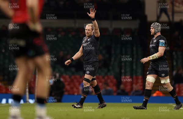 220423 - Ospreys v Cardiff Rugby - United Rugby Championship - Judgement Day - Alun Wyn Jones of Ospreys waves as he leaves the field