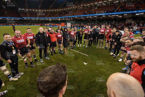 220423 - Ospreys v Cardiff Rugby - United Rugby Championship - Judgement Day - Richard Hodges speaks to the team at full time