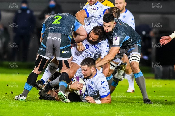 121220 - Ospreys v Castres - European Challenge Cup - Maama Vaipulu of Castres holds on to the ball 