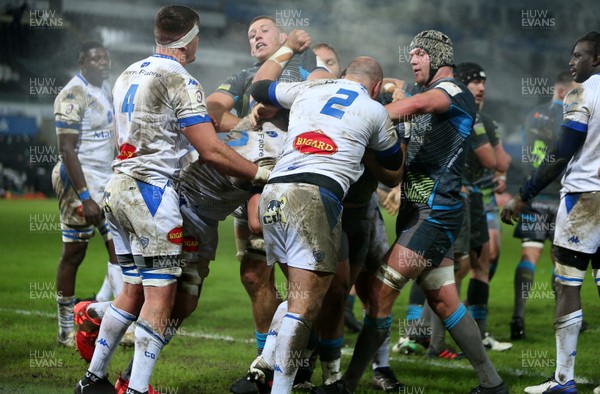 121220 - Ospreys v Castres Olympique - European Challenge Cup - Tempers boil over on the try line