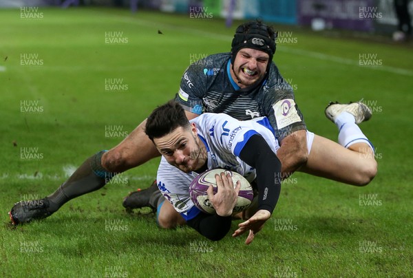 121220 - Ospreys v Castres Olympique - European Challenge Cup - Adrien Amans of Castres scores a try