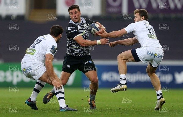 151017 - Ospreys v Clermont Auvergne - European Rugby Champions Cup - Kieron Fonotia of Ospreys is tackled by Remi Lamerat and Damian Penaud of Clermont