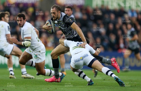 151017 - Ospreys v Clermont Auvergne - European Rugby Champions Cup - Cory Allen of Ospreys is tackled by Morgan Parra of Clermont