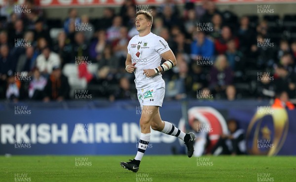 151017 - Ospreys v Clermont Auvergne - European Rugby Champions Cup - David Strettle of Clermont is given 