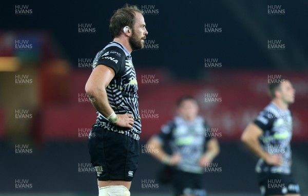 151017 - Ospreys v Clermont Auvergne - European Rugby Champions Cup - Dejected Alun Wyn Jones of Ospreys at full time