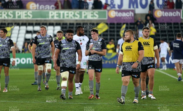 151017 - Ospreys v Clermont Auvergne - European Rugby Champions Cup - Dejected Ospreys at full time