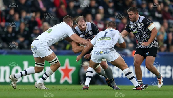 151017 - Ospreys v Clermont Auvergne - European Rugby Champions Cup - Alun Wyn Jones of Ospreys is tackled by Alexandre Lapandry and Raphael Chaume of Clermont