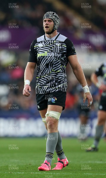 151017 - Ospreys v Clermont Auvergne - European Rugby Champions Cup - Dan Lydiate of Ospreys