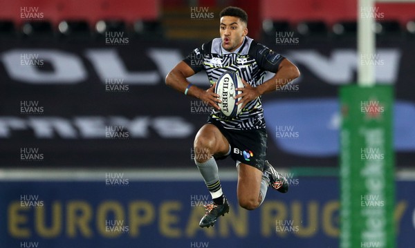 151017 - Ospreys v Clermont Auvergne - European Rugby Champions Cup - Keelan Giles of Ospreys